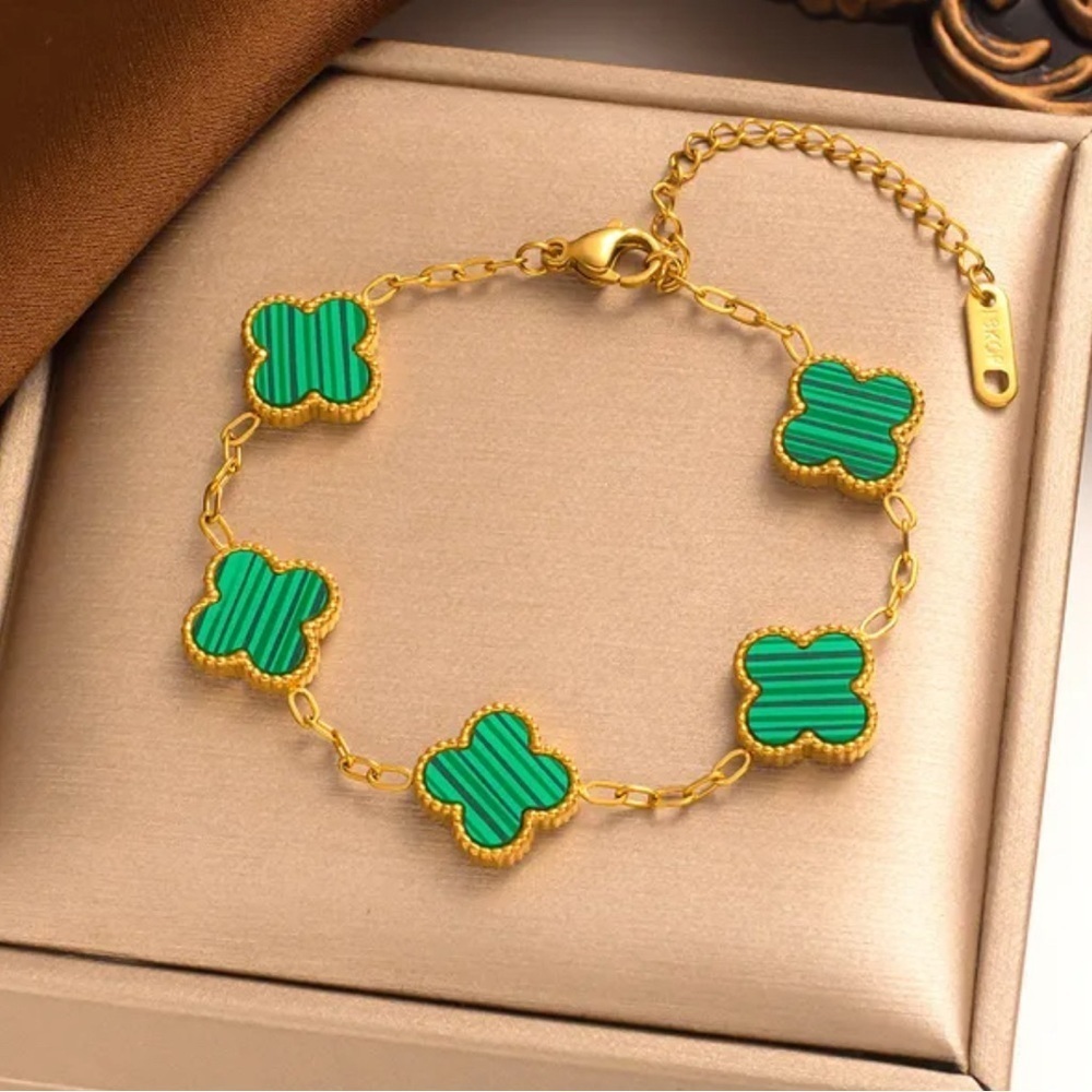 Elegant Gold and Green Clover Bracelet